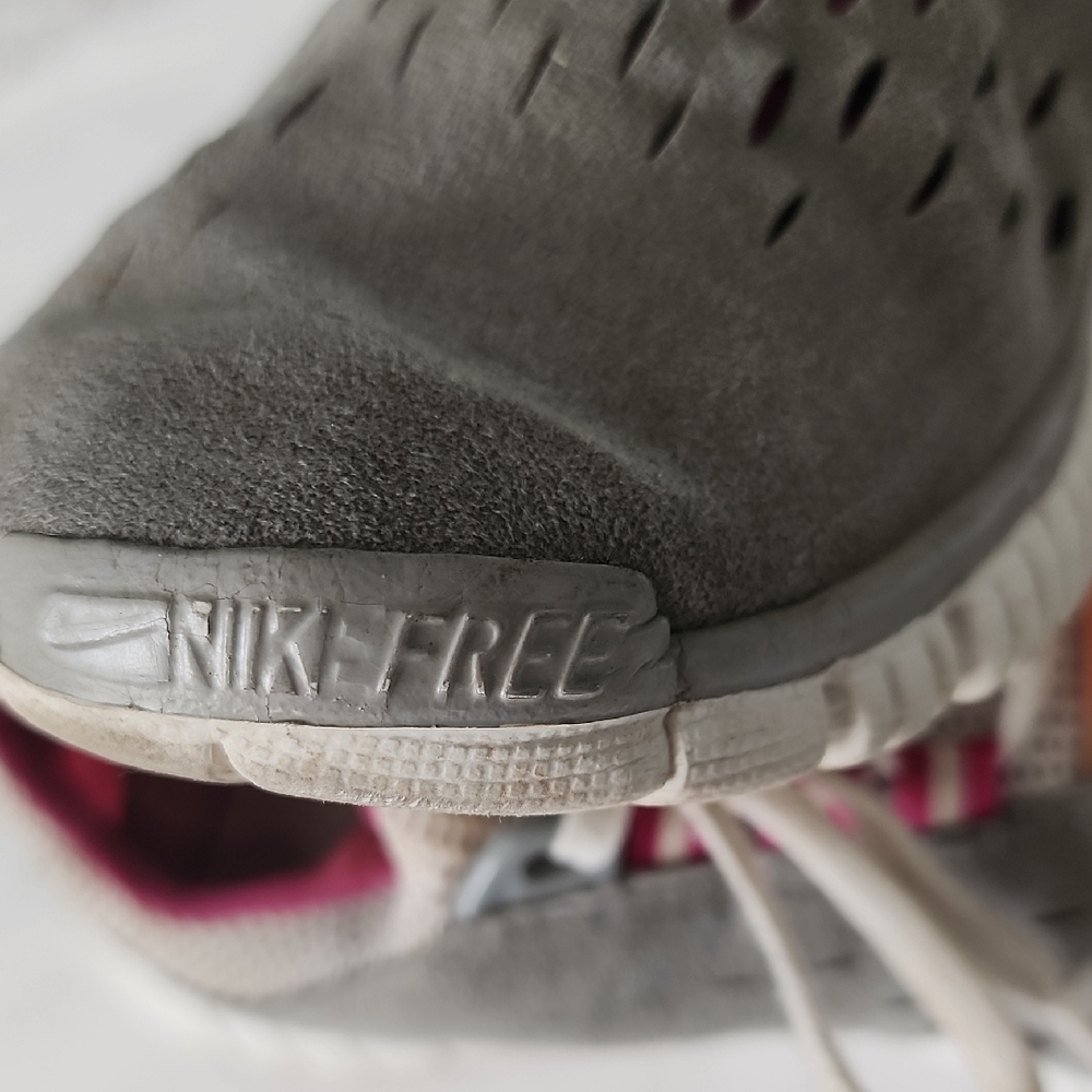 Nike Women's Gray and Pink Sneakers - Picture 9 of 12